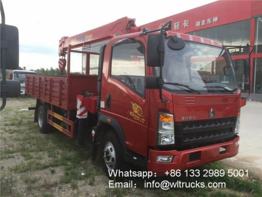 HOWO crane truck