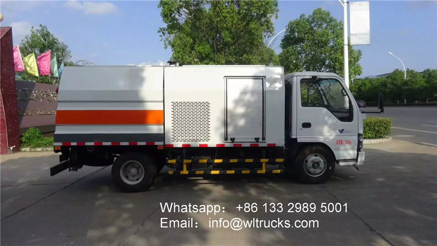 6000L Guardrail cleaning truck