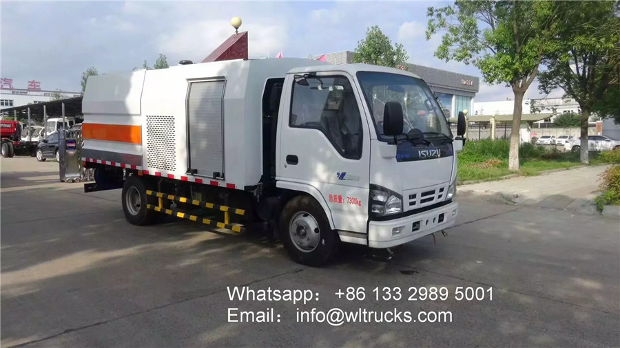 ISUZU 600P Guardrail cleaning truck