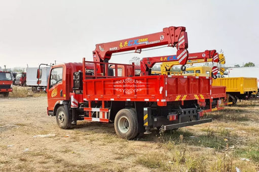 Sinotruk Howman 5 mt truck crane