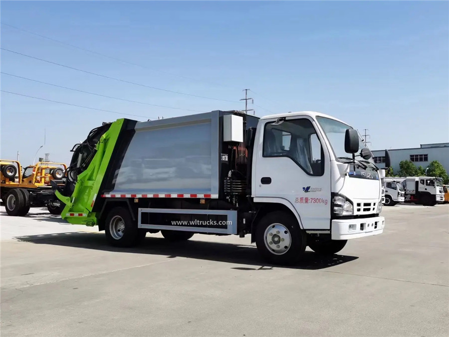 6 wheel ISUZU NKR 8m3 trash compactor truck