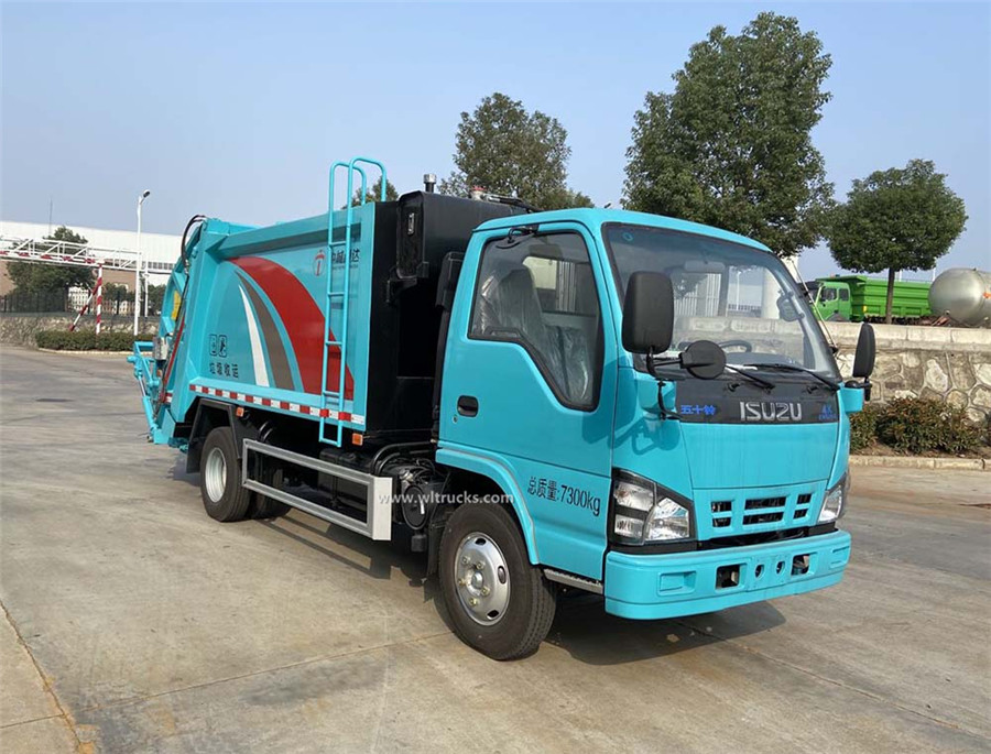 ISUZU NKR 6cbm trash compactor truck