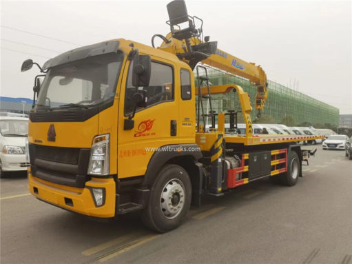 HOWO 8 ton wrecker truck with crane