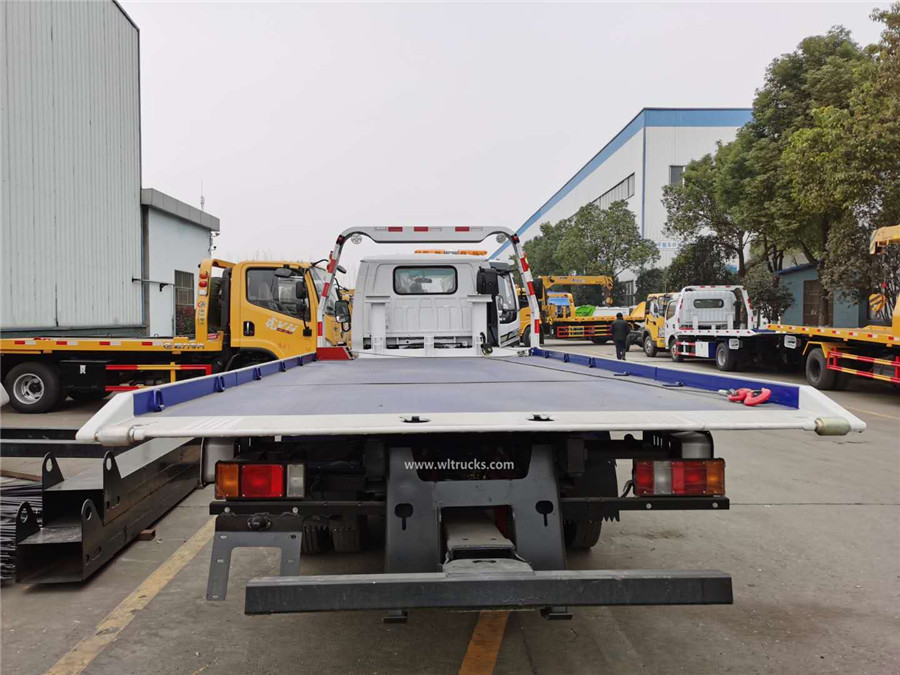 Isuzu NKR 4 ton flatbed wrecker tow truck