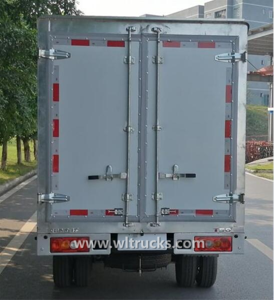 6 tire Jinbei petrol small refrigerated truck