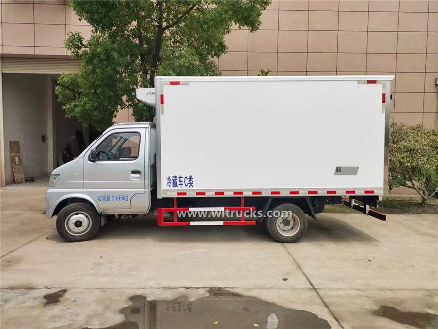 6 tyre Changan Shenqi petrol small cold truck