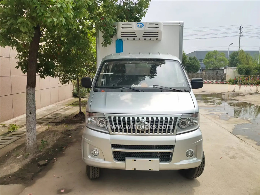 6 wheel Changan Shenqi petrol small cooling van truck