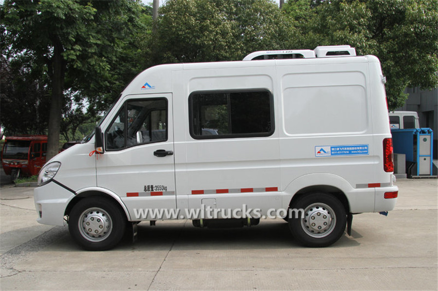 6 wheel Iveco Daily Minibus frozen truck