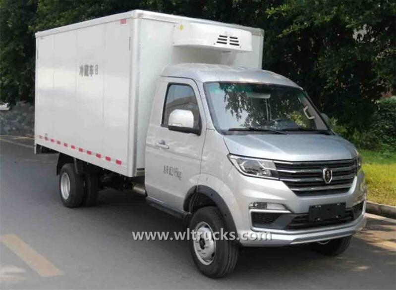 6 wheel Jinbei gasoline mini fridge truck