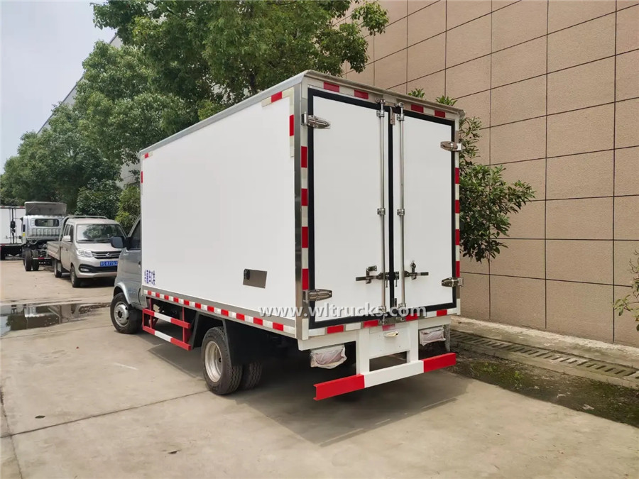 6 wheeler Changan Shenqi gasoline mini refrigerator container truck