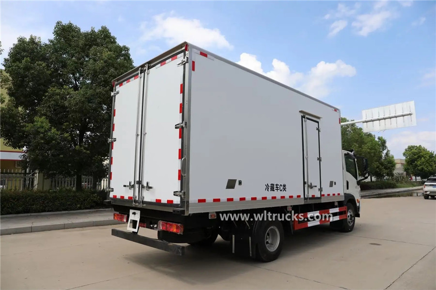 Dayun 8 ton refrigerator freezer truck