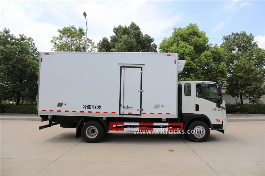 Dayun 8mt refrigerated cargo truck