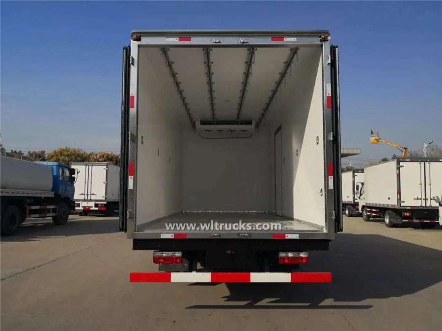 Dongfeng Duolika 6mt refrigerated transport vehicle