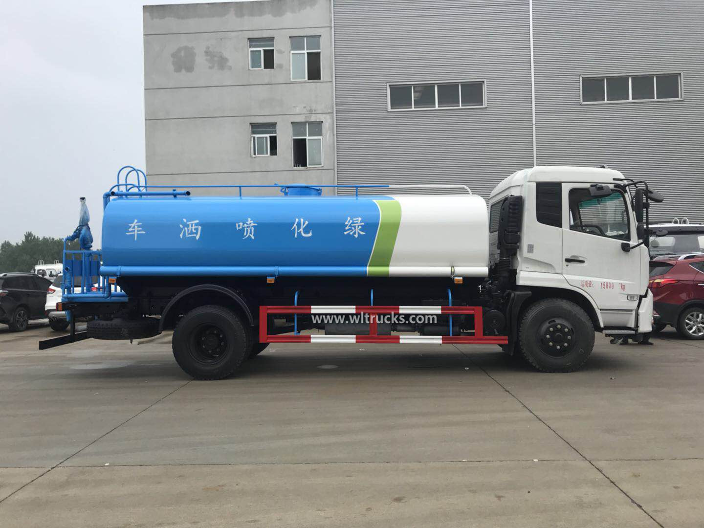 Dongfeng Kinrun 3000 gallon water truck tanker