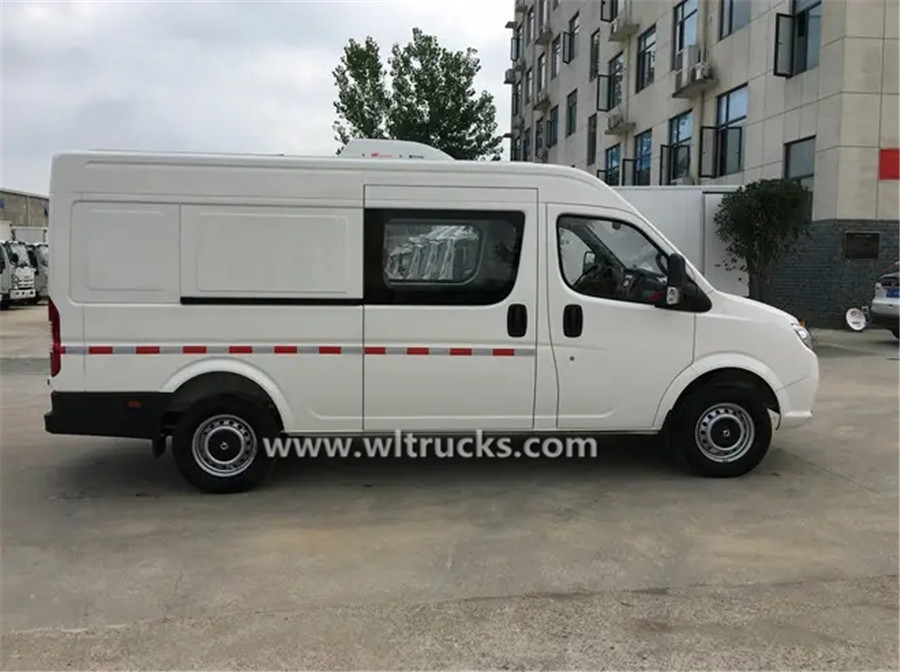 Dongfeng Mnibus 2t cooling storage van