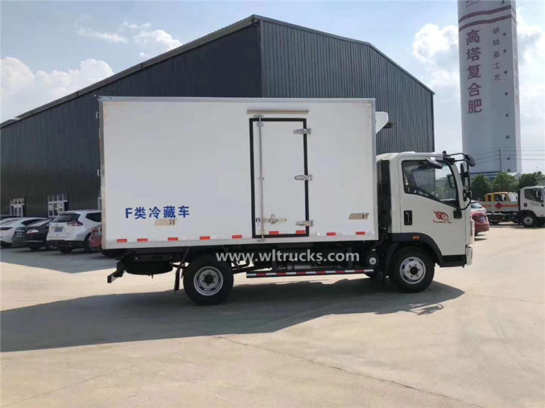 HOWO 5 tons refrigerated truck