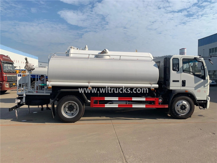 Howo 2000 gallon water tanker truck