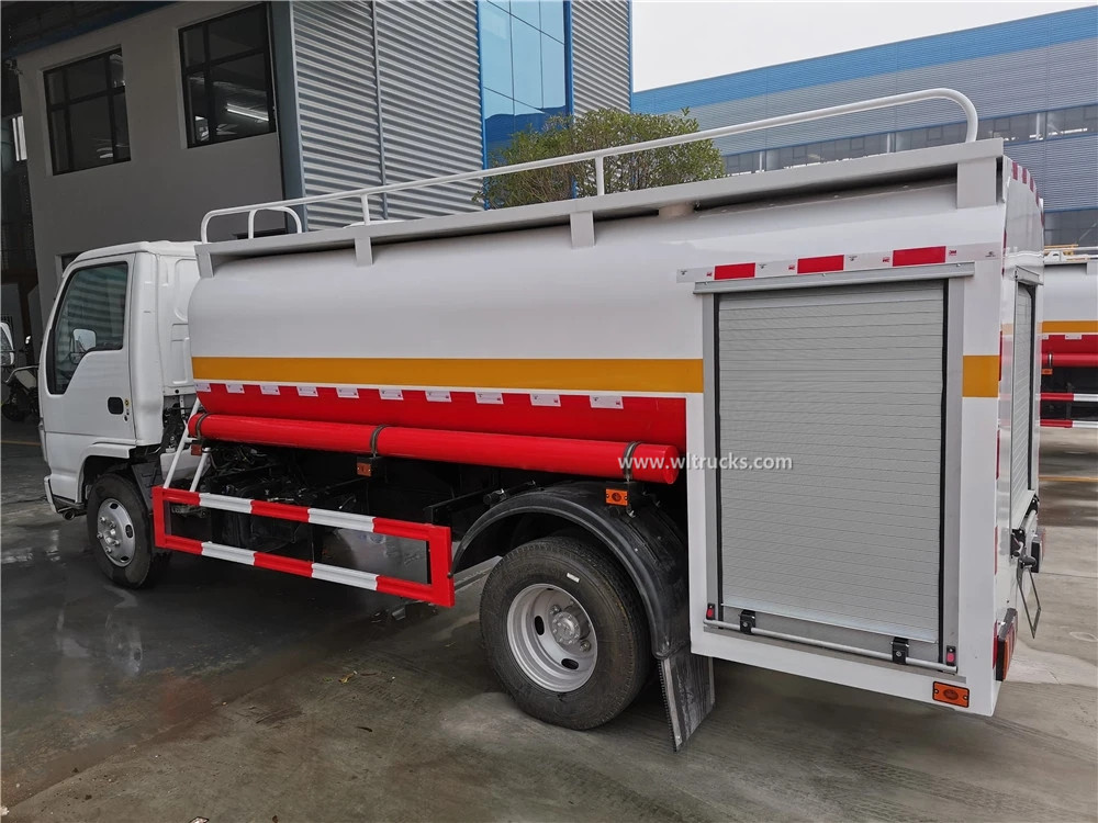 ISUZU ELF 4 ton fire fighting water bowser tanker