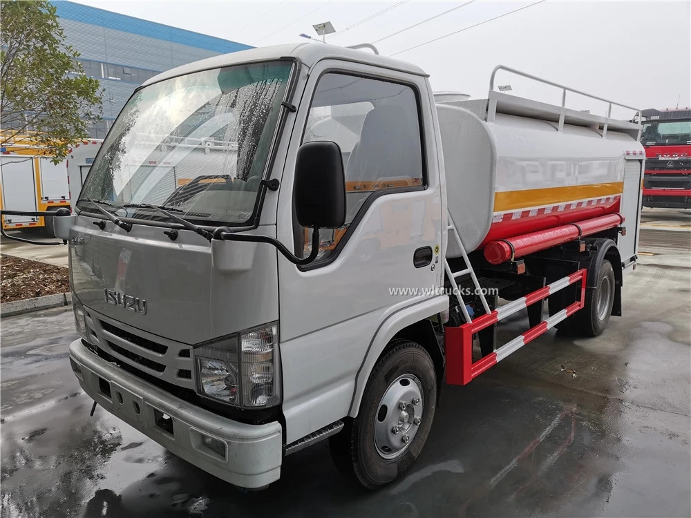 ISUZU ELF 4000liters fire fighting water truck