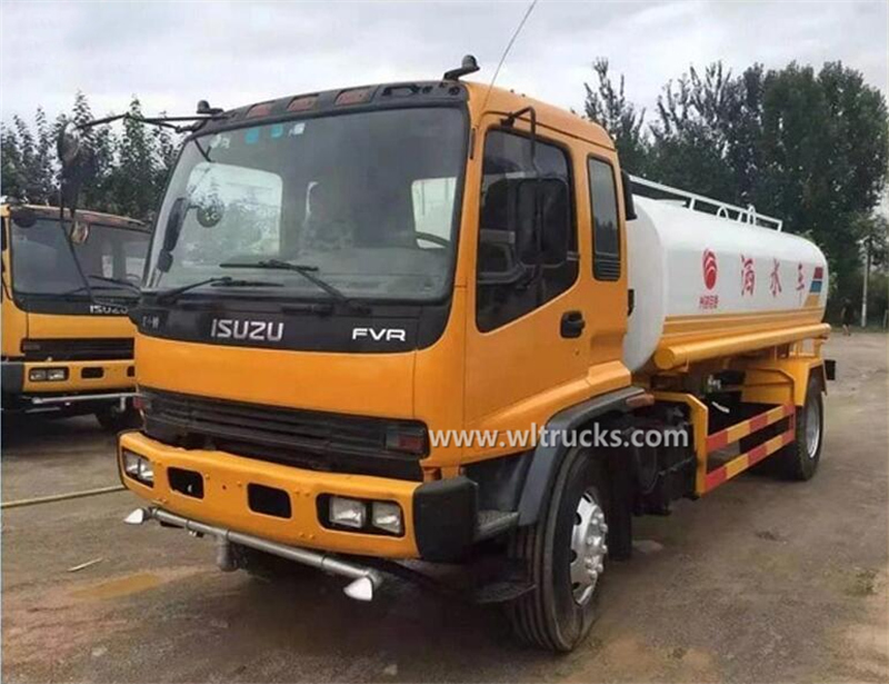 Isuzu FVR 4000 gallon water tank truck