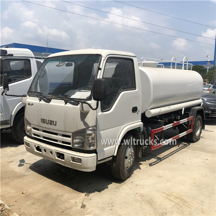 Isuzu NHR 5000L water tank truck