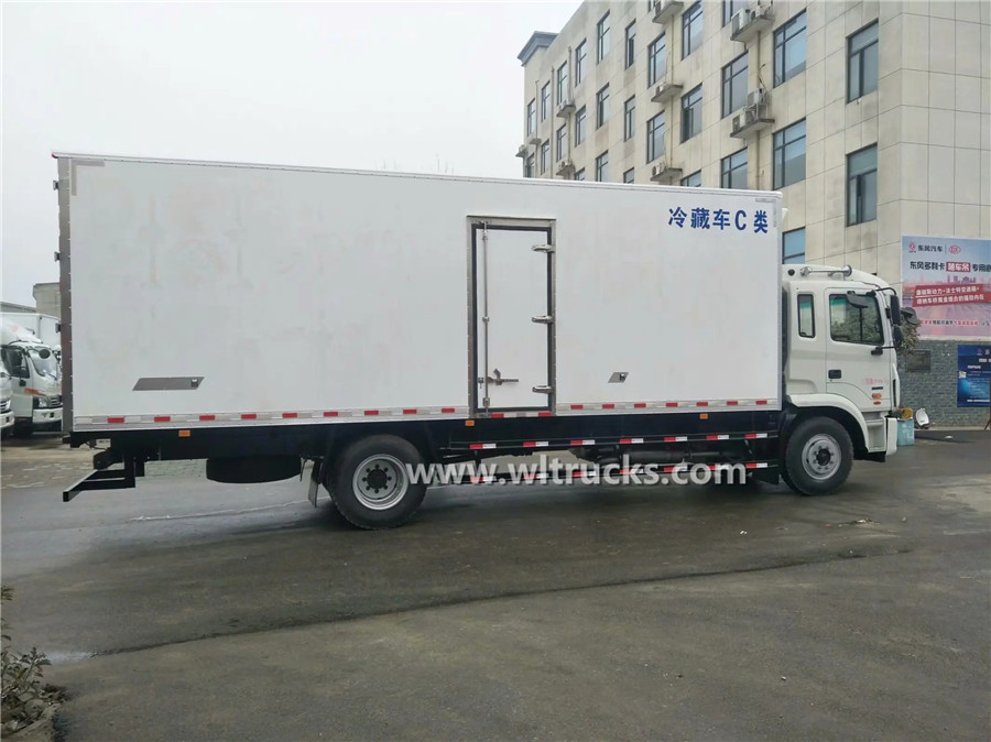 JAC 25ft refrigerator box truck