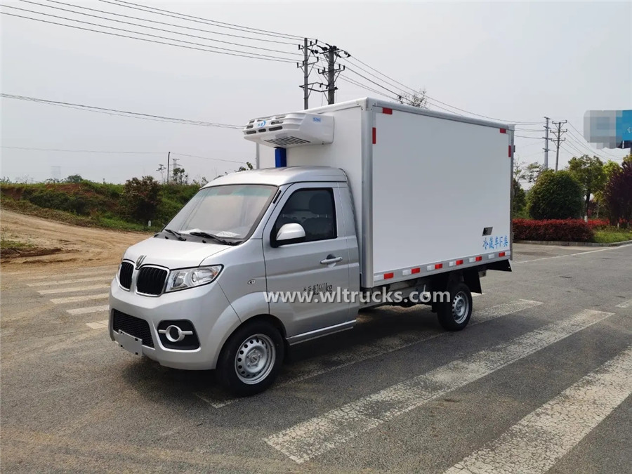 Jinbei 1 ton refrigerator light truck