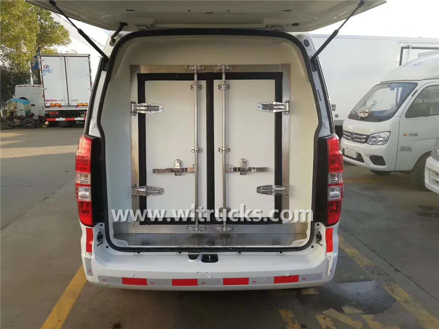 Jinbei Granse small refrigerated sprinter van