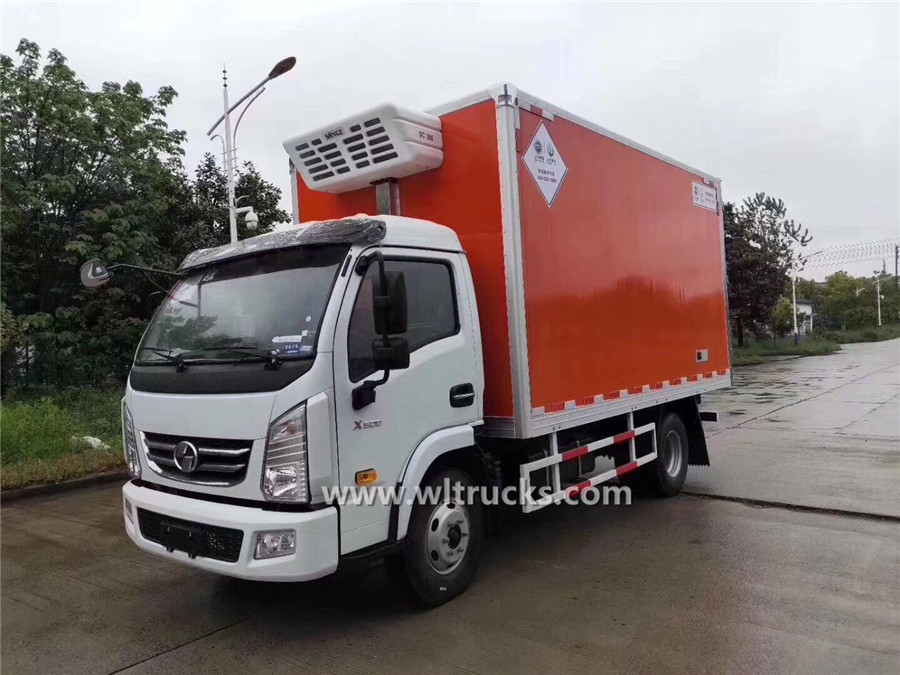 SAIC Yuejin 3 ton refrigerated food truck