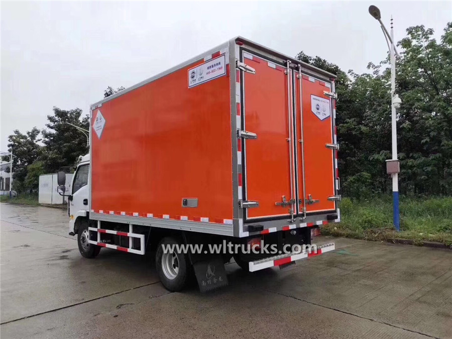 SAIC Yuejin 4 tonne refrigerated truck for milk