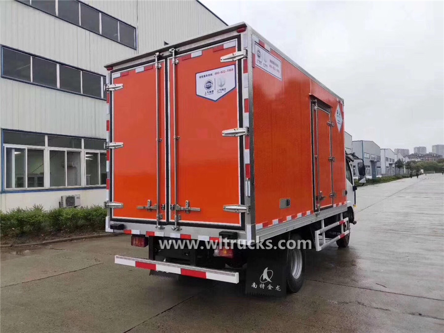 SAIC Yuejin 4.1meters refrigeration trucks for vegetables