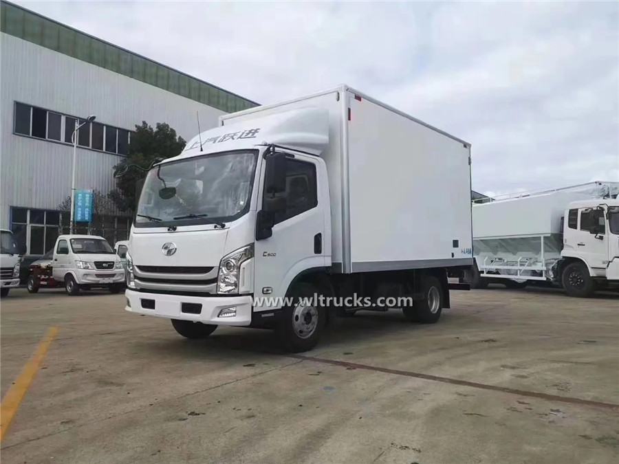 SAIC Yuejin Automatic gear 3 ton cold room truck