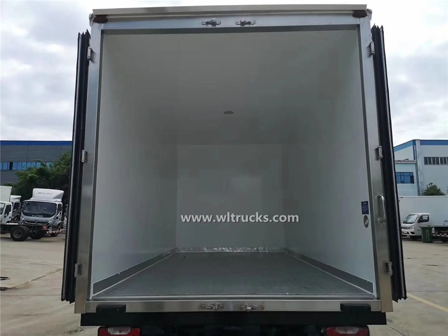 SAIC Yuejin Automatic gearbox 4 meters box freezer truck