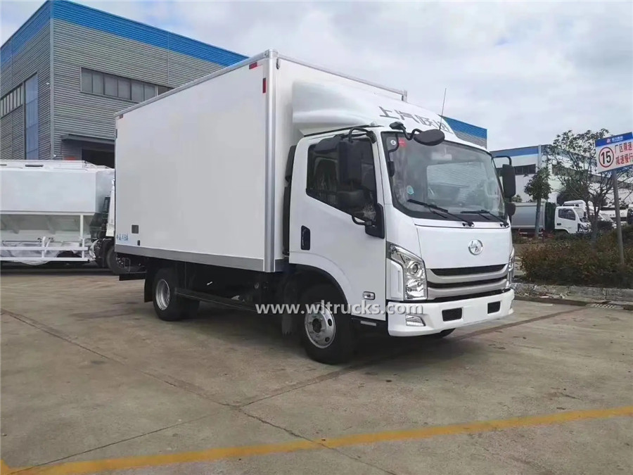 SAIC Yuejin Automatic transmission 3t refrigerated vehicle