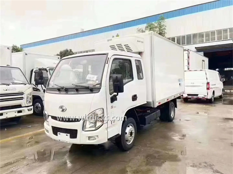 SAIC Yuejin Half row cab refrigerated mini truck