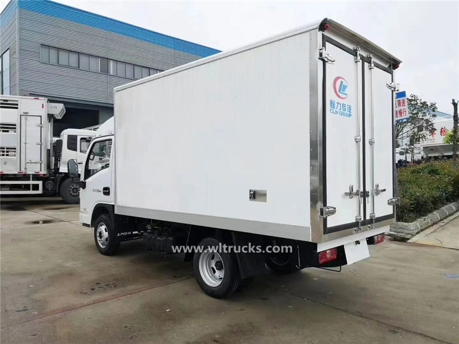 SAIC Yuejin diesel mini cold truck