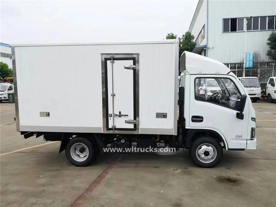 SAIC Yuejin diesel mini freeze truck