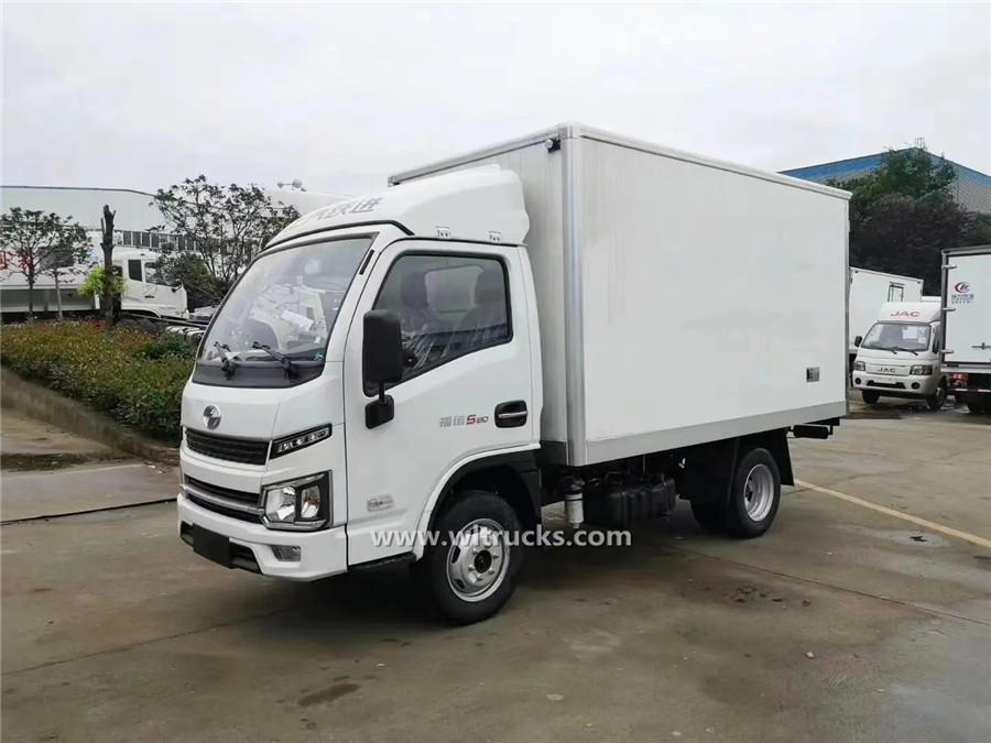 SAIC Yuejin diesel small cooling van truck