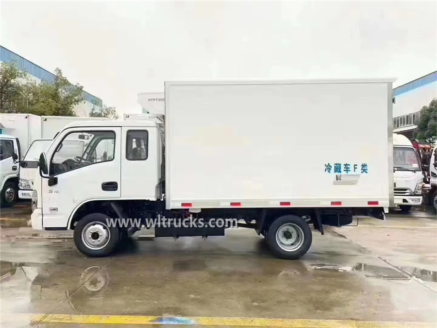 SAIC Yuejin refrigerator box truck