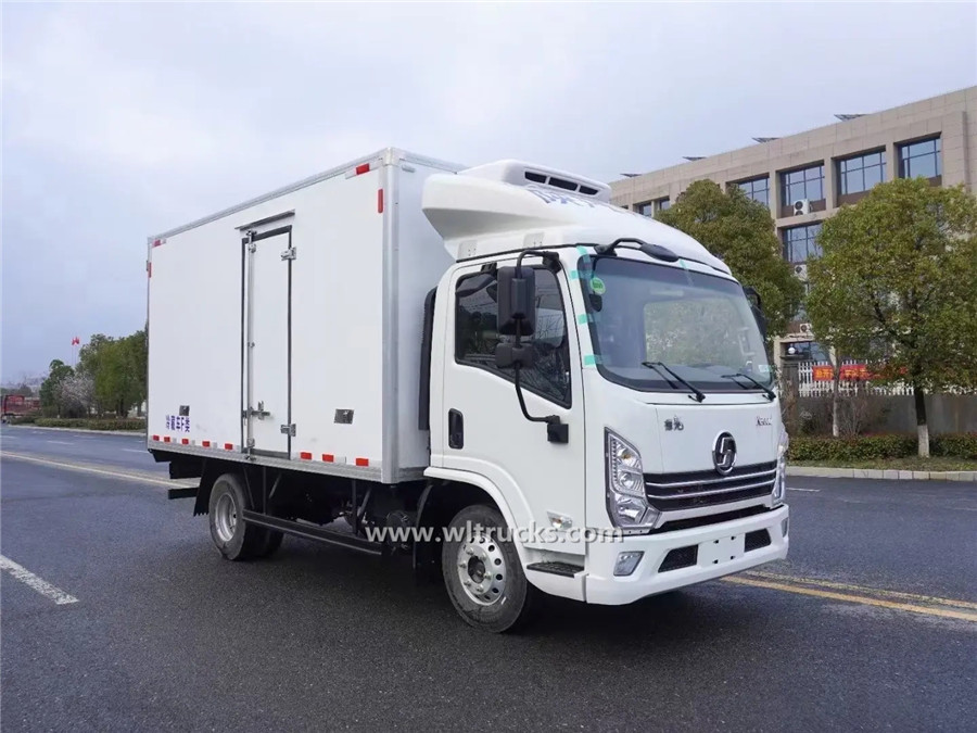 Shacman Delong K3000 meat transport refrigerated truck