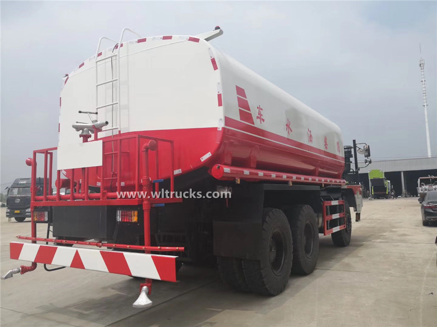 Sinotruk 30000L Desert Offroad spray water trucks