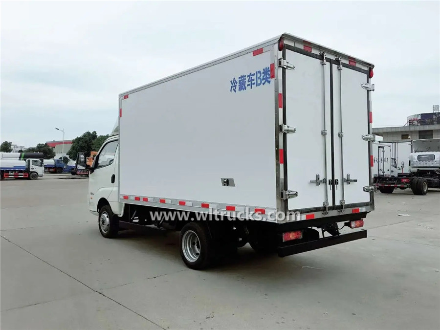 WAW diesel small reefer box truck