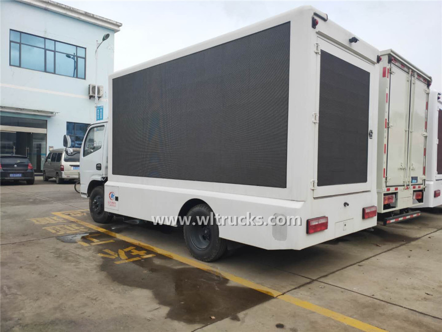 Dongfeng 6.8 Square meter led display box truck